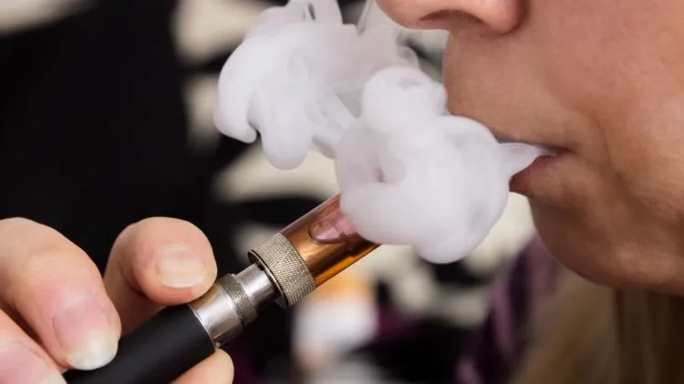 Katanya Pakai Vape Nggak Berbahaya, Tapi Gadis Ini Malah Masuk Rumah Sakit. Jadi Pikir-Pikir Lagi Deh 8