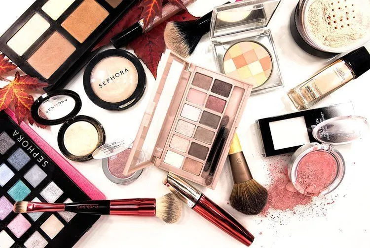 Agar Tak Keliru Memilih Makeup Artis Resepsi, 12 Trik Ini Perlu Kamu Pertimbangkan 17