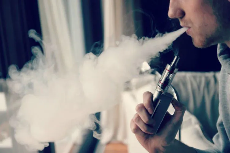 Katanya Pakai Vape Nggak Berbahaya, Tapi Gadis Ini Malah Masuk Rumah Sakit. Jadi Pikir-Pikir Lagi Deh 5
