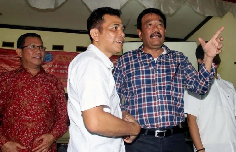 Seandaninya Bisa Memilih Gubernur DKI Berdasarkan Style Bajunya, Kamu Akan Pilih yang Mana? 38