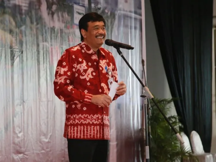 Seandaninya Bisa Memilih Gubernur DKI Berdasarkan Style Bajunya, Kamu Akan Pilih yang Mana? 40