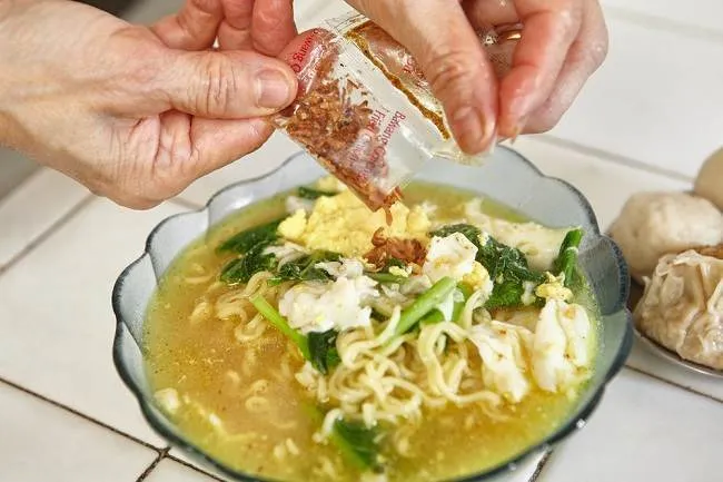 Misteri Terpecahkan! Ini Lho 7 Cara Masak Mi Instan Biar Enaknya Mirip Buatan Burjo