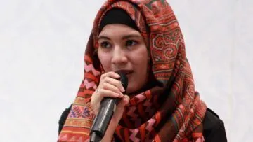 Ini Nih Penyebab Mukamu Berjerawat Saat Menggunakan Jilbab. Cewek Harus Tahu!