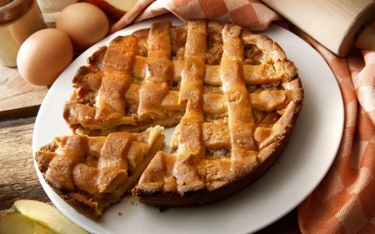 6 Resep Apple Pie yang Lagi Hits Ini Ternyata Gampang Bikinnya. Nggak Perlu Pakai Oven Segala! 7