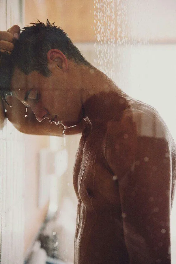 7 Kebiasaan Saat Mandi yang Bikin Tampilanmu Jadi Kiamat Seharian. Yakin Masih Bisa Pede? 8