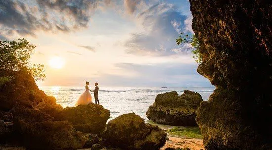 Inspirasi Prewedding di Bali yang Dekat Tanpa Harus Terlalu Mesra. Manis Deh Lihatnya! 17