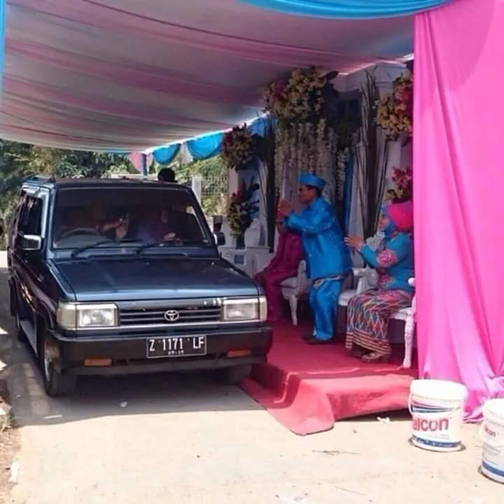 Pernikahan Drive Thru yang Nyata di Indonesia. Jelas Unik dan Berbeda, Kamu Mau Coba? 4