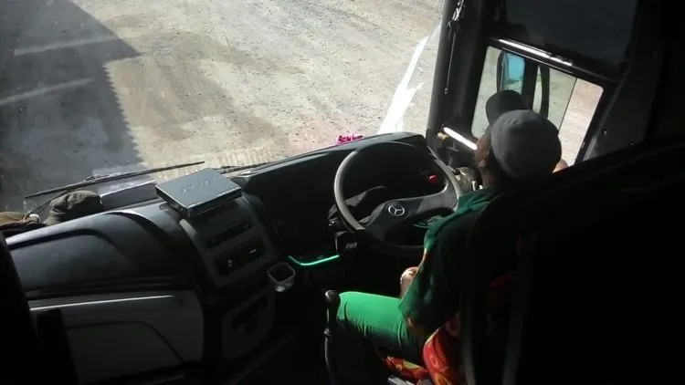 Cerita Mengagetkan Kembali Terdengar Dari Blora. Sebuah Bus Terjebak dalam Hutan Secara Tiba-tiba! 8