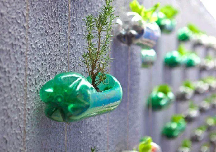 Bukan Sekadar Sampah, Kreasi-kreasi dari Botol Bekas Ini Memiliki Nilai Jual Tinggi! 12