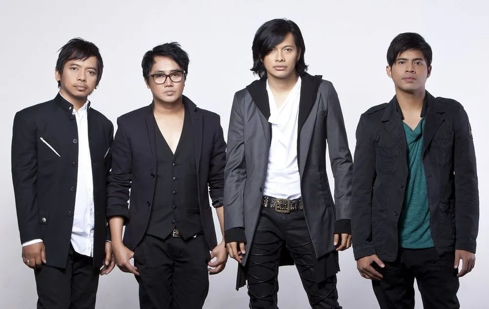 Bagi Anak 90-an, 15 Lagu Jadul Ini Nggak Asing Lagi di Telinga. Lagu Buat Belajar Main Gitar Sih~ 18