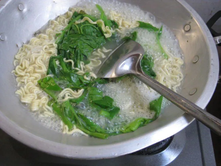 Misteri Terpecahkan! Ini Lho 7 Cara Masak Mi Instan Biar Enaknya Mirip Buatan Burjo 12