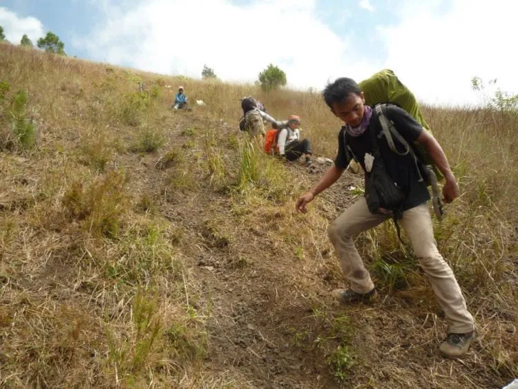 Jangan Mau Mati di Gunung. Sayangi Nyawamu dengan Nggak Melakukan 8 Hal Bodoh Ini 11