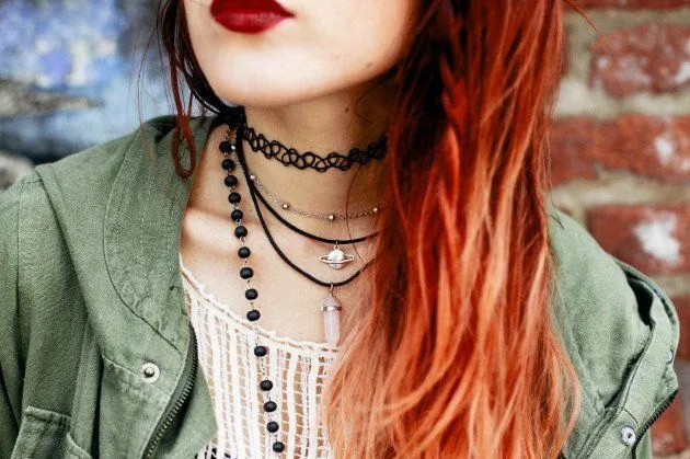 Padu Padan Kalung Choker Nggak Melulu Berbentuk Polos dan Transparan, Aksesori Ini Juga Bisa Kamu Kreasikan Biar Kekinian 10