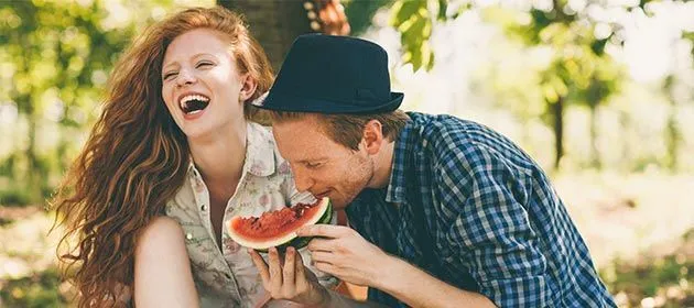 8 Hal yang Tak Akan Kamu Rasakan Lagi Saat Hubunganmu Sudah Menginjak Usia Tahunan 9