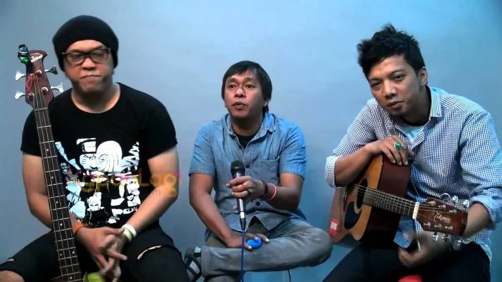 Bagi Anak 90-an, 15 Lagu Jadul Ini Nggak Asing Lagi di Telinga. Lagu Buat Belajar Main Gitar Sih~ 20
