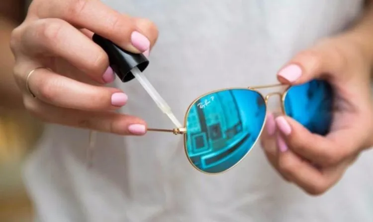 10 Kegunaan Kutek Bening Selain Buat Kuku; Cocok dan Berguna Banget Buat Kehidupan Sehari-hari! 15