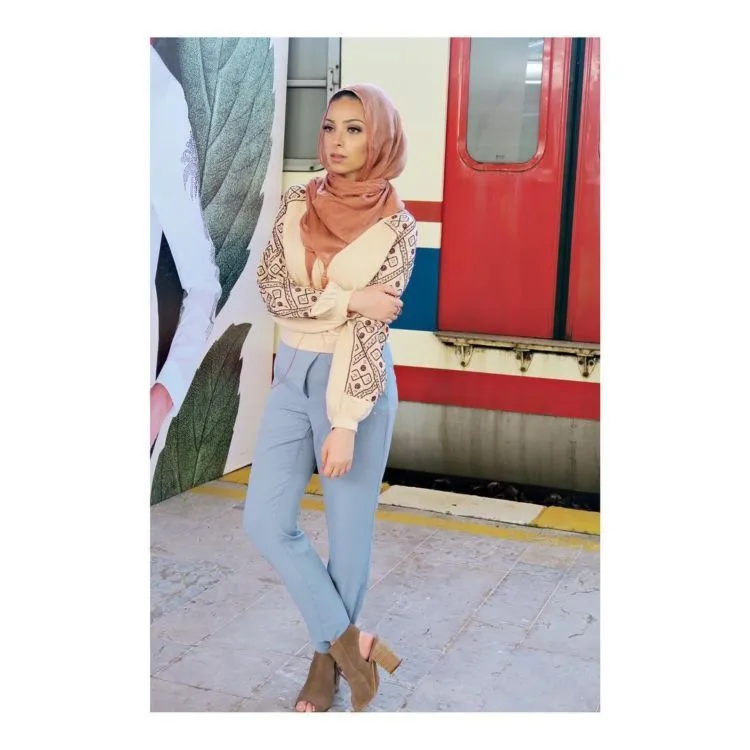 Mengintip Style Noor Tagouri, Hijabers Pertama yang Mengisi Cover Majalah Playboy 20