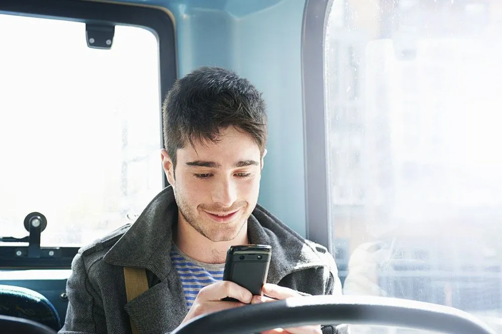 Buat Cewek, Ketika Teman Online-mu Melontarkan 5 Kode Ini, Itu Tandanya Dia Ingin Bertemu 10