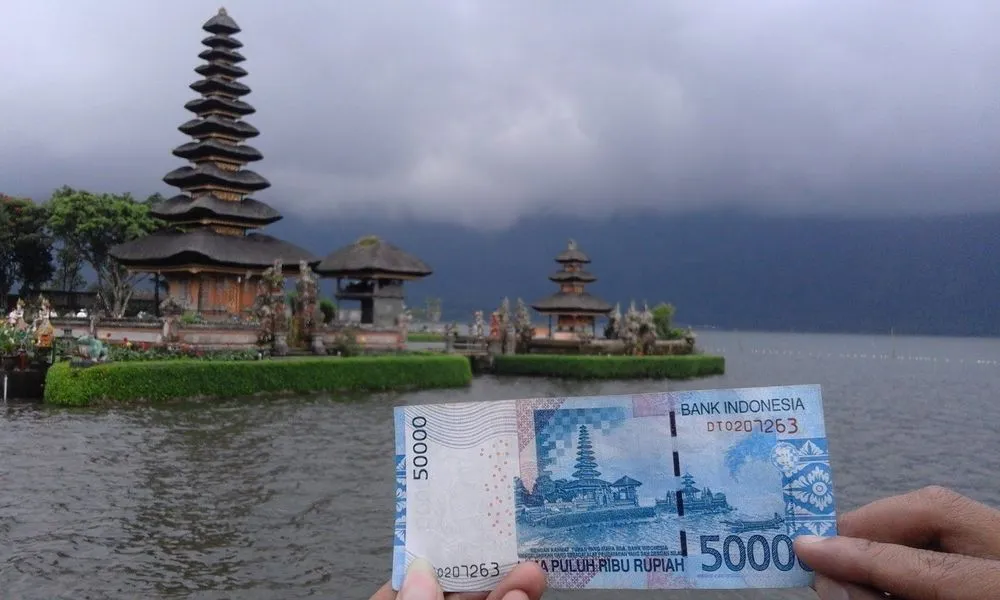 Traveling Gaya Baru: Buka Dompet dan Nikmati Pemandangan di Selembar Uang Kertasmu