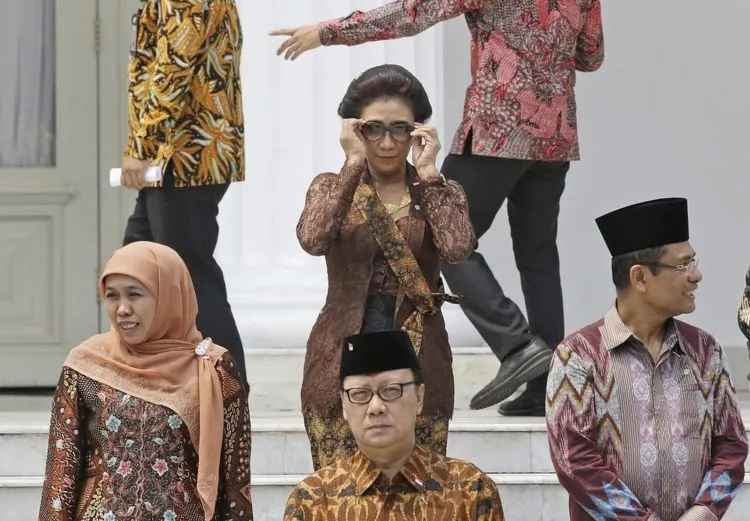 6 Wanita yang Membuat Cowok Semakin Suka Mengikuti Berita Politik. Rugi Kalau Nggak Kenal Mereka! 9