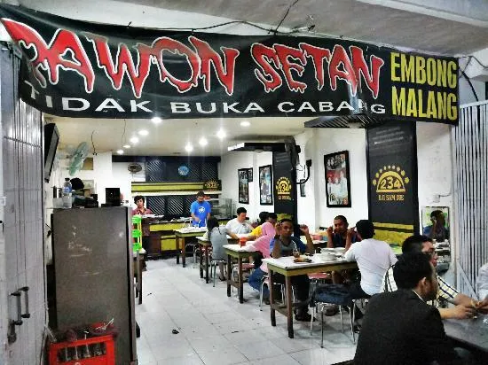 Ke Surabaya Nggak Sah Kalau Belum Singgah ke 8 Tempat Makan Rawon Ini! Hmm, Sedap Sekali 9