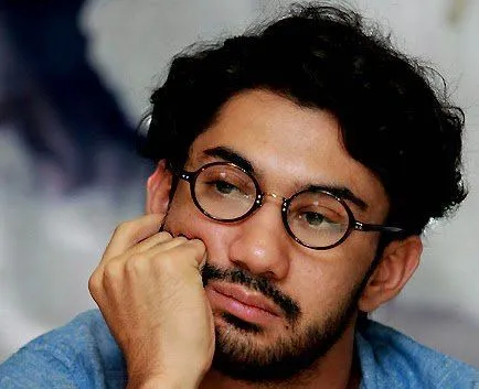 Kisah Cinta Dilan-Milea Siap Diangkat Ke Layar Lebar Lho, Coba Kita Bantu Memilih Pemeran Cowoknya 7