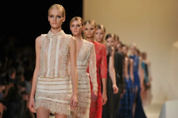 Inilah Alasan Kurang Menyenangkan Kenapa Model Biasanya Tinggi dan Kurus, Kamu yang Pendek Jangan Sebel Dulu 5