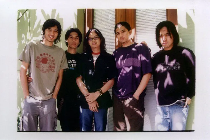 Saat Hati dan Harimu Mulai Berat, 12 Lagu Sheila On 7 Ini Bisa Menjadi Obat yang Paling Mujarab! 9