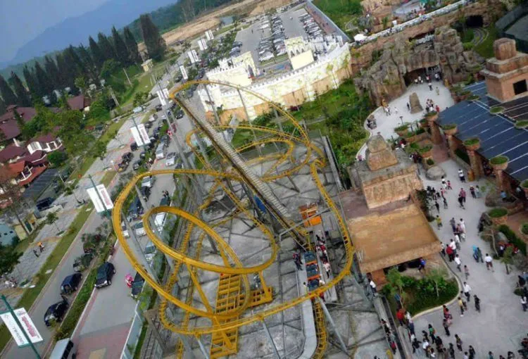 Pengen Liburan yang Memacu Adrenalin? 13 Wahana Ini Harus Kamu Kunjungi Segera! 25