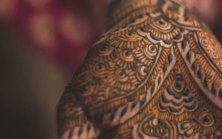 Motif Henna Pengantin yang Menyimpan Doa & Harapan 16