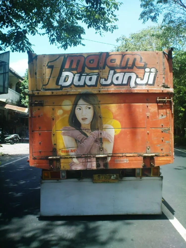Hiburan Jalanan Nih, 17 Coretan Ngaco Supir Truk yang Selalu Bikin Pengendara Belakangnya Ngakak! 19