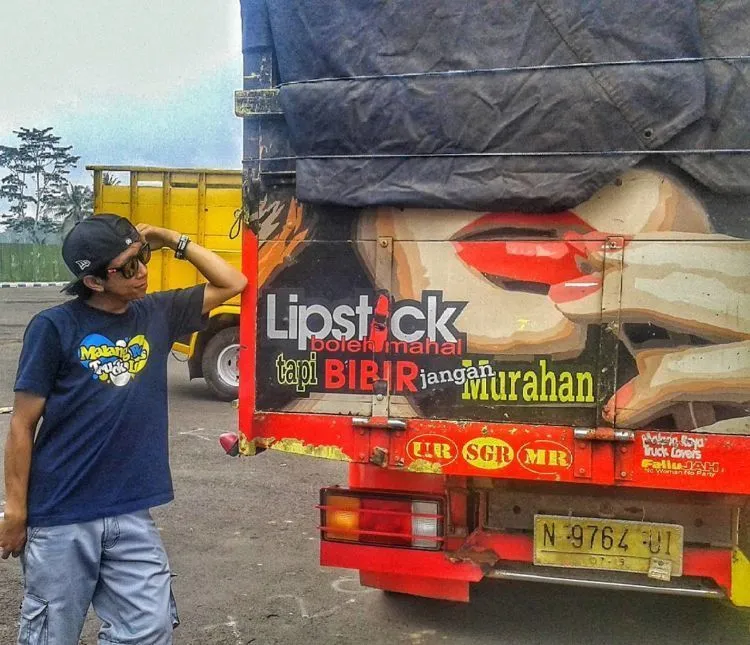 Hiburan Jalanan Nih, 17 Coretan Ngaco Supir Truk yang Selalu Bikin Pengendara Belakangnya Ngakak! 23