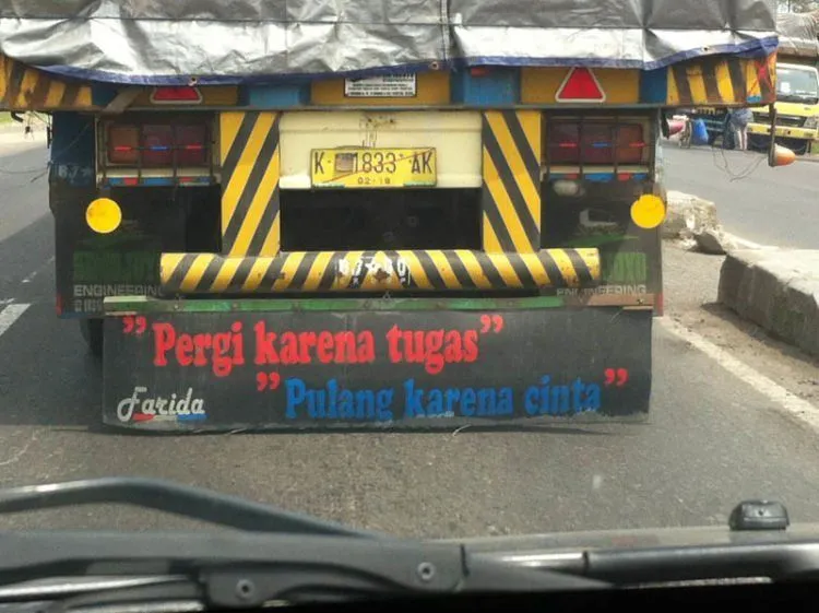 Hiburan Jalanan Nih, 17 Coretan Ngaco Supir Truk yang Selalu Bikin Pengendara Belakangnya Ngakak! 21
