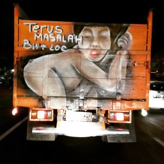 Hiburan Jalanan Nih, 17 Coretan Ngaco Supir Truk yang Selalu Bikin Pengendara Belakangnya Ngakak! 25