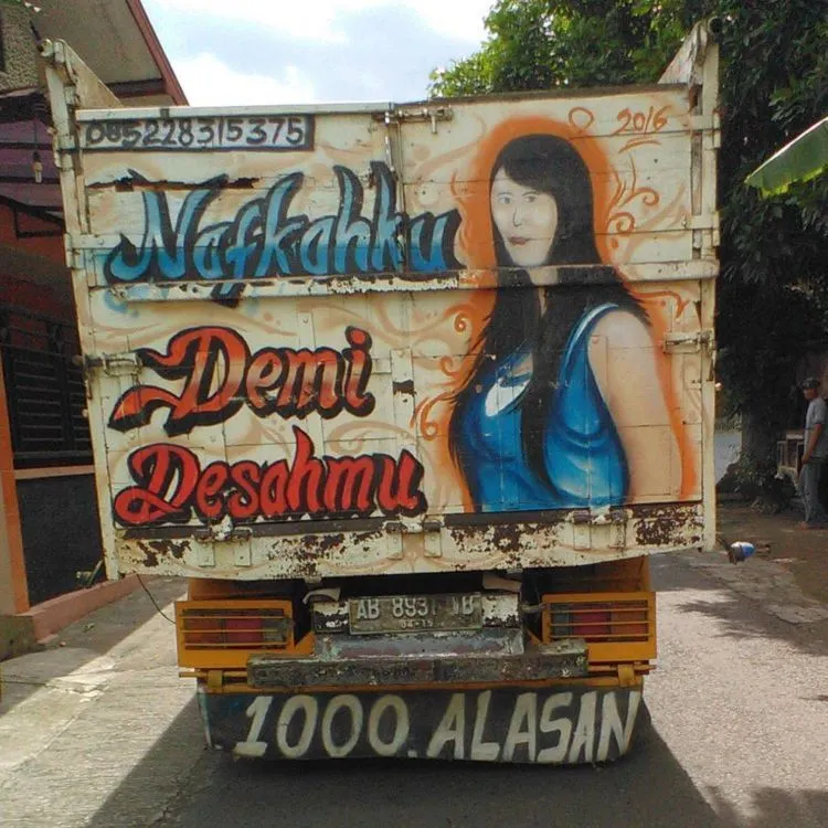Hiburan Jalanan Nih, 17 Coretan Ngaco Supir Truk yang Selalu Bikin Pengendara Belakangnya Ngakak! 18