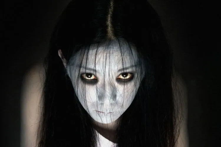 Setan Juga Bisa Nongol di Dalam Rumahmu. Tempat-tempat Ini yang Jadi Favorit Para Hantu! 15