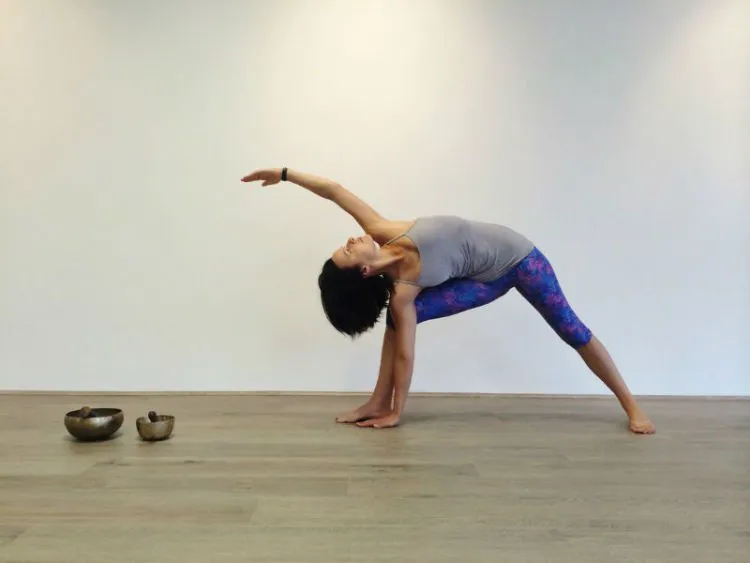Bye-bye Sama Perut Buncit dengan 11 Gaya Yoga Pelancar BAB Ini. Yuk Coba! 18