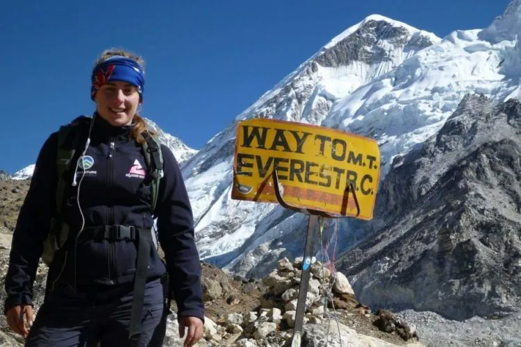 Alyssa Azar, Gadis 19 Tahun Ini Menjadi Pendaki Wanita Termuda yang Meraih Puncak Tertinggi di Dunia! 7