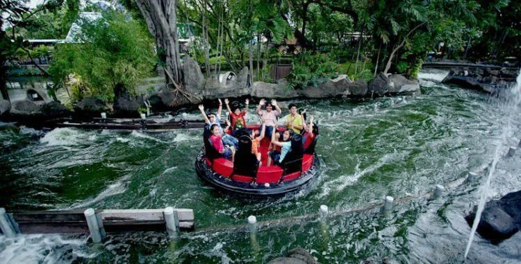 Pengen Liburan yang Memacu Adrenalin? 13 Wahana Ini Harus Kamu Kunjungi Segera! 16