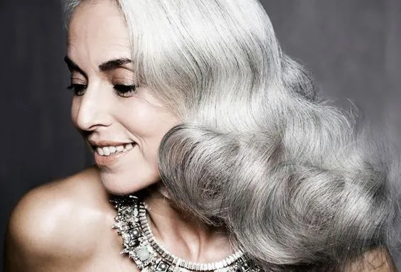 Meskipun Sudah 60 Tahun, Yasmina Rossi Buktikan Bahwa Menjadi Model Bukan Masalah Usia 20