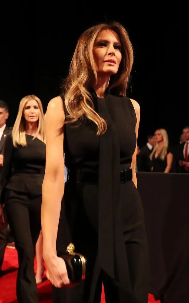8 Busana Melania Trump yang Penuh Kontroversi. Dari Sindiran Politik Hingga Model Majalah Dewasa 8