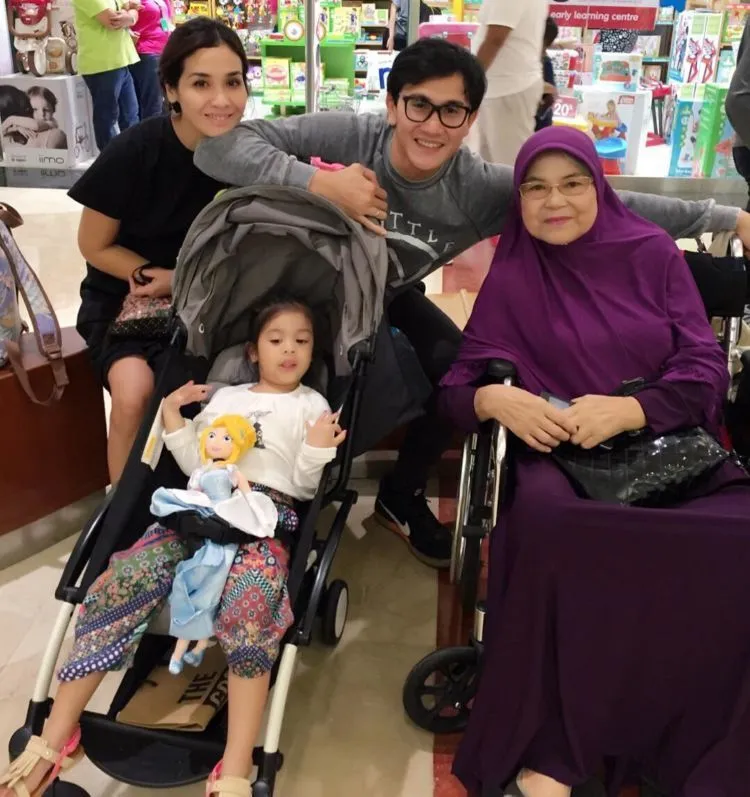 5 Aktor Ini Harusnya Dijadikan Panutan Para Cowok. Mereka Suami Impian Semua Cewek Indonesia 8