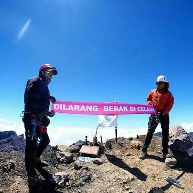 10 Meme yang Menunjukkan Susahnya Para Pendaki BAB di Gunung. Kasian Sih, tapi Kocak Juga! 13