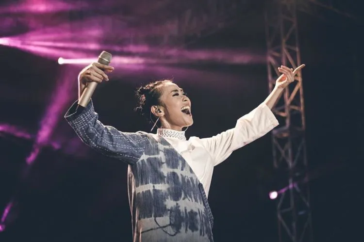 15 Lagu Ini Cocok Buat Cewek yang Merasa Kuat dan Sudah Mati Rasa Sama yang Namanya Cemoohan! 18