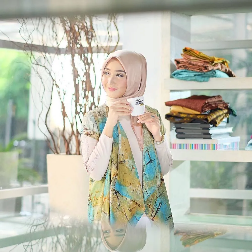 10 Profesi Cewek yang Bakalan Bikin Cowok Takut Buat Deketin. Minder Kita Kalau Ceweknya Begini! 13