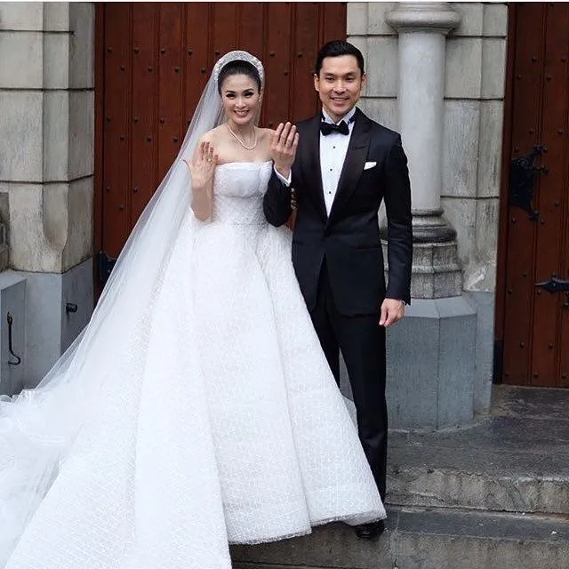 12 Foto Eksklusif Pernikahan Serba Putih Sandra Dewi, Minimalis dan Patut Dicontoh 16