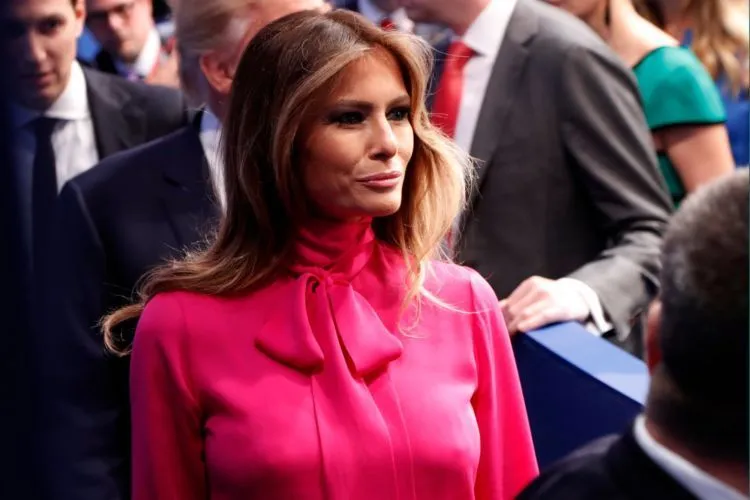 8 Busana Melania Trump yang Penuh Kontroversi. Dari Sindiran Politik Hingga Model Majalah Dewasa 7