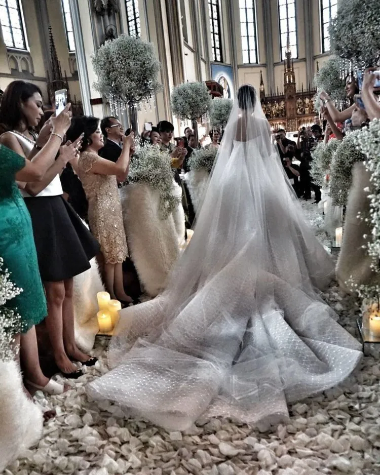 12 Foto Eksklusif Pernikahan Serba Putih Sandra Dewi, Minimalis dan Patut Dicontoh 15