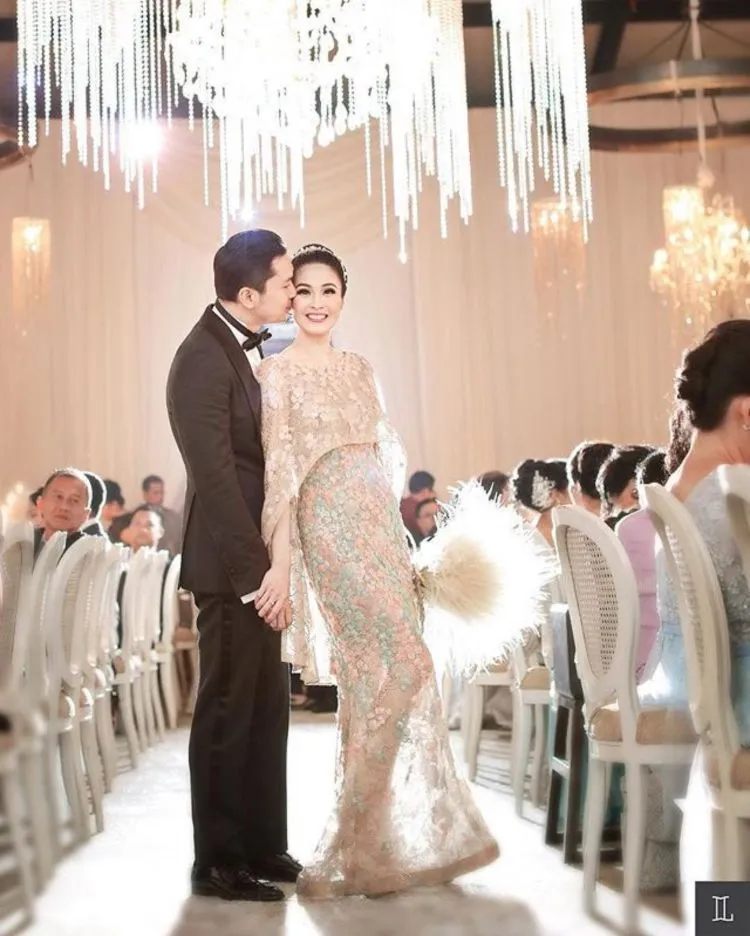 12 Foto Eksklusif Pernikahan Serba Putih Sandra Dewi, Minimalis dan Patut Dicontoh 20