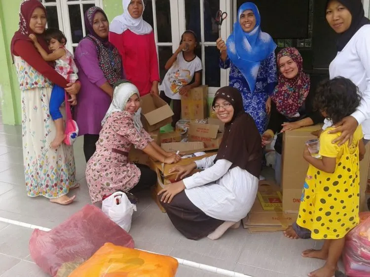 6 Tingkah Emak-Emak Saat Piknik Ini Ngeselin Abis. Ingat Kelakuan Mereka Bikin Sebal Tapi Juga Ketawa! 7